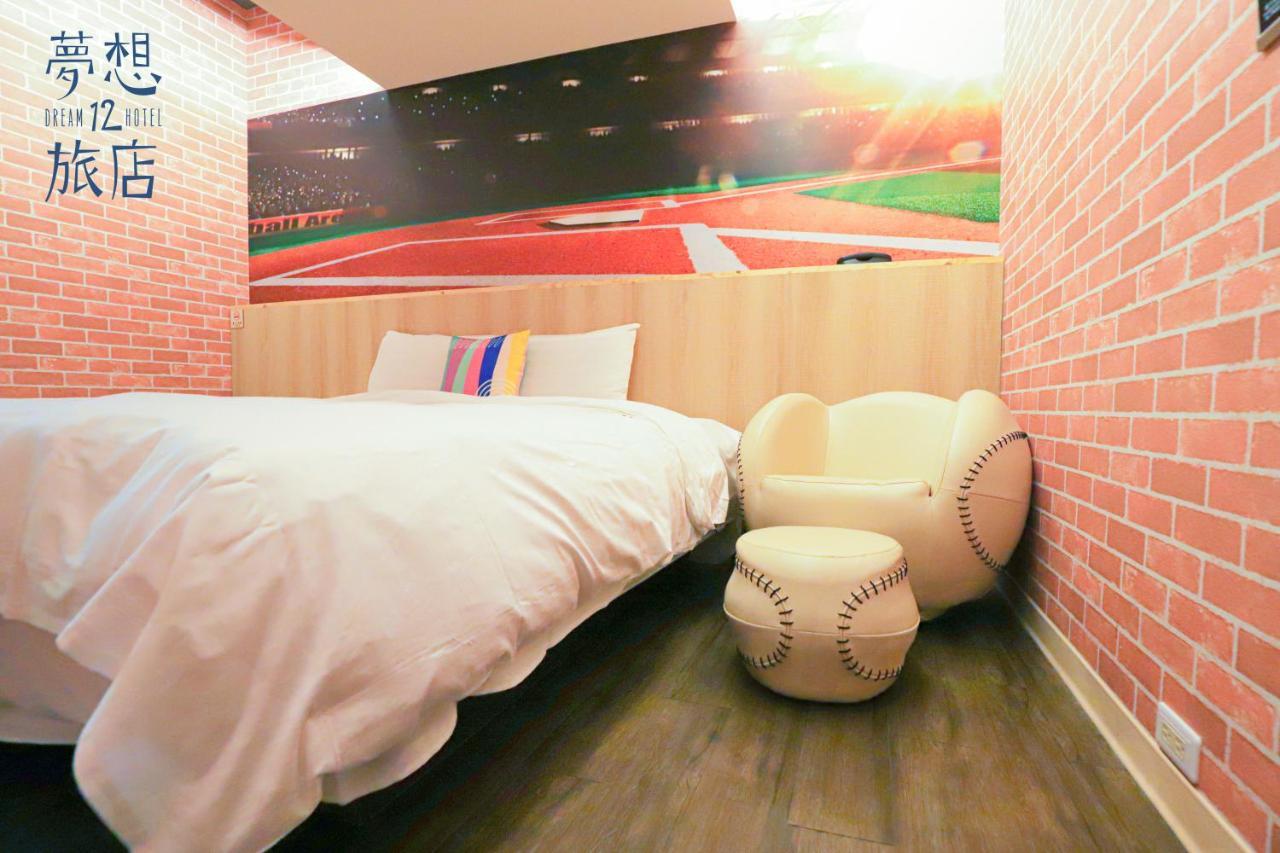 Dream 12 Hotel Taichung Exterior foto